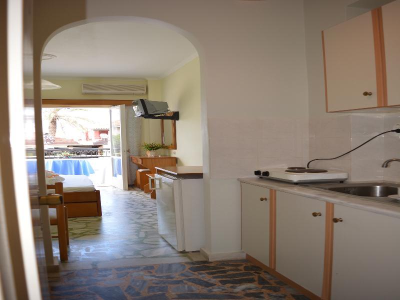 Montes Apartments & Studios Alykanas  Exterior photo