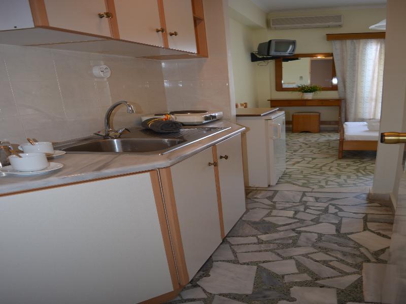 Montes Apartments & Studios Alykanas  Exterior photo