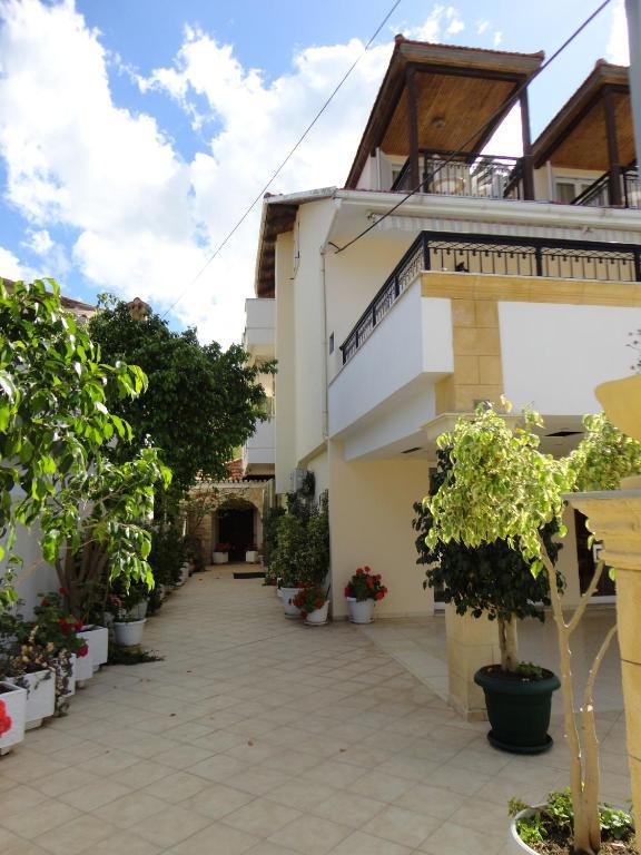 Montes Apartments & Studios Alykanas  Exterior photo