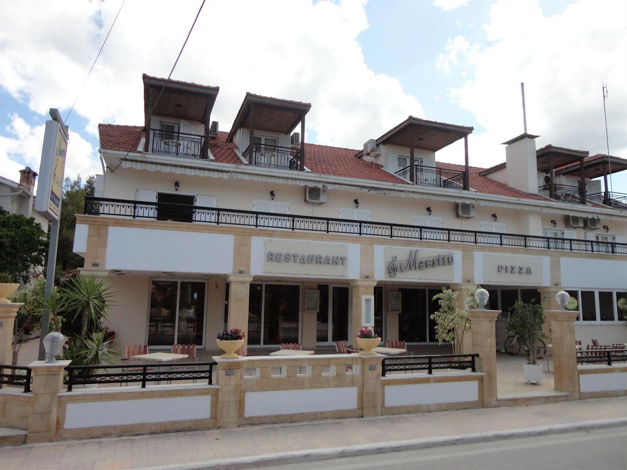 Montes Apartments & Studios Alykanas  Exterior photo